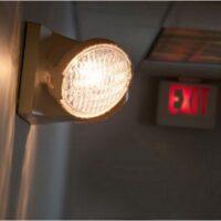 Sự khác nhau giữa đèn led chiếu sáng sự cố và đèn exit 