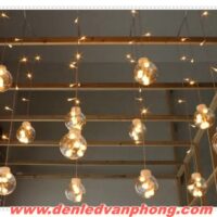 Đèn rèm led trang trí giúp bữa tiệc của bạn thêm lung linh